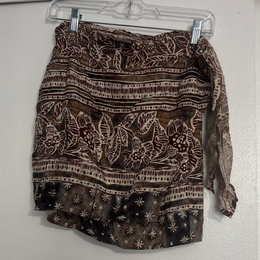 Chic Floral Patterned Mini Skirt